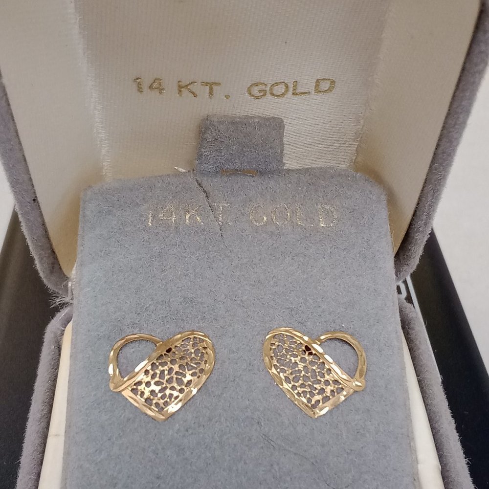 14k heart earrings